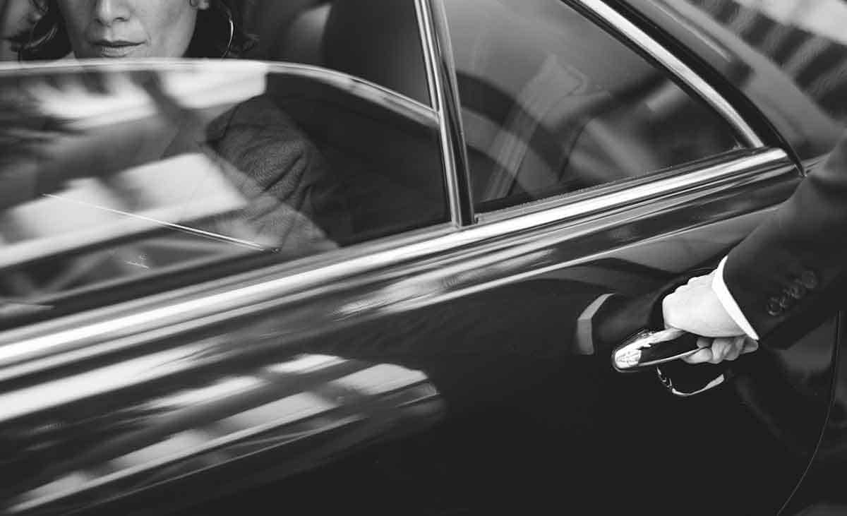 Executive-Resume-Writer-What-is-the-Value-of-an-Executive-Resume-Writer-for-Executive-Positions-